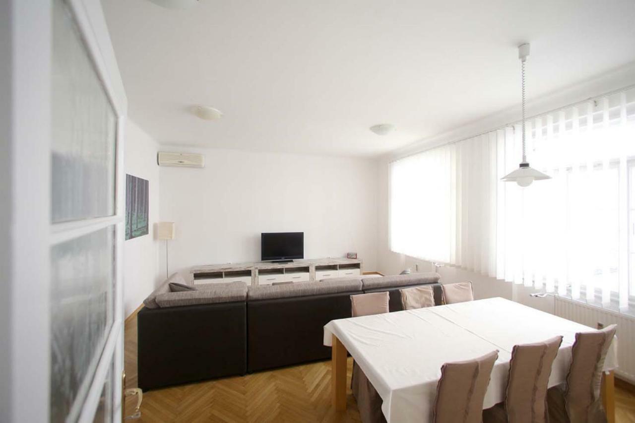 Skyscraper Apartment Tour As לובליאנה מראה חיצוני תמונה